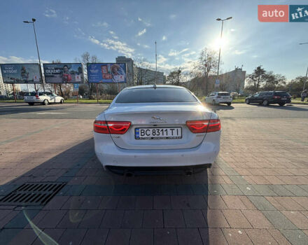 Белый Ягуар XE, объемом двигателя 2 л и пробегом 135 тыс. км за 16000 $, фото 4 на Automoto.ua