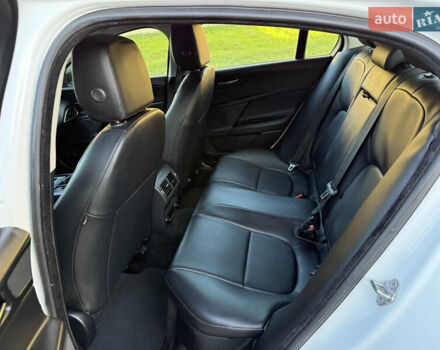 Білий Ягуар XE, об'ємом двигуна 2 л та пробігом 155 тис. км за 12500 $, фото 12 на Automoto.ua