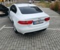 Белый Ягуар XE, объемом двигателя 2 л и пробегом 158 тыс. км за 15800 $, фото 2 на Automoto.ua