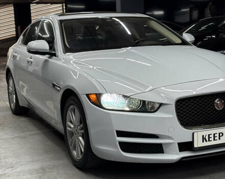 Белый Ягуар XE, объемом двигателя 2 л и пробегом 79 тыс. км за 17500 $, фото 7 на Automoto.ua