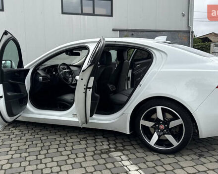 Белый Ягуар XE, объемом двигателя 2 л и пробегом 137 тыс. км за 16950 $, фото 31 на Automoto.ua