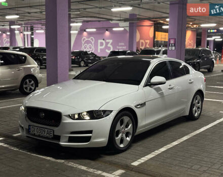 Белый Ягуар XE, объемом двигателя 2 л и пробегом 57 тыс. км за 14500 $, фото 6 на Automoto.ua