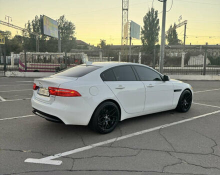 Белый Ягуар XE, объемом двигателя 2 л и пробегом 100 тыс. км за 15500 $, фото 5 на Automoto.ua