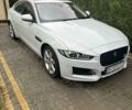 Белый Ягуар XE, объемом двигателя 2 л и пробегом 136 тыс. км за 15450 $, фото 1 на Automoto.ua