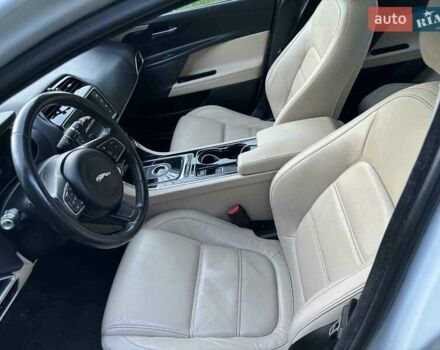 Белый Ягуар XE, объемом двигателя 2 л и пробегом 136 тыс. км за 15450 $, фото 3 на Automoto.ua