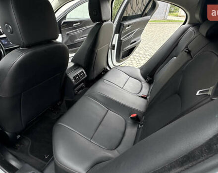 Белый Ягуар XE, объемом двигателя 2 л и пробегом 137 тыс. км за 16950 $, фото 36 на Automoto.ua