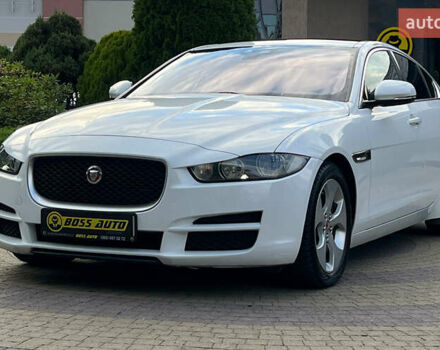 Белый Ягуар XE, объемом двигателя 2 л и пробегом 82 тыс. км за 14300 $, фото 2 на Automoto.ua