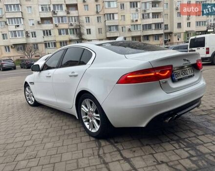 Белый Ягуар XE, объемом двигателя 2 л и пробегом 132 тыс. км за 13800 $, фото 12 на Automoto.ua