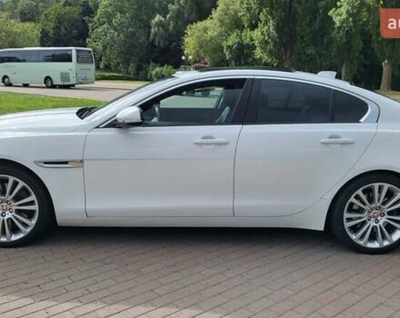 Белый Ягуар XE, объемом двигателя 3 л и пробегом 130 тыс. км за 14900 $, фото 8 на Automoto.ua
