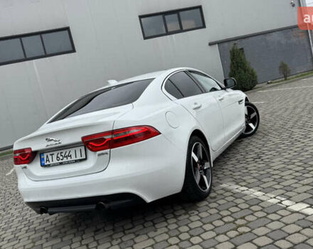 Белый Ягуар XE, объемом двигателя 2 л и пробегом 137 тыс. км за 16950 $, фото 12 на Automoto.ua