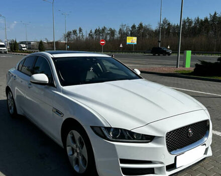 Белый Ягуар XE, объемом двигателя 2 л и пробегом 127 тыс. км за 15000 $, фото 6 на Automoto.ua