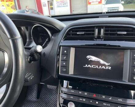 Ягуар XE 2016 у Києві на Automoto.ua Білий Ягуар XE, об'ємом двигуна 2 л та пробігом 72 тис. км за 16900 $, фото 7 на Automoto.ua