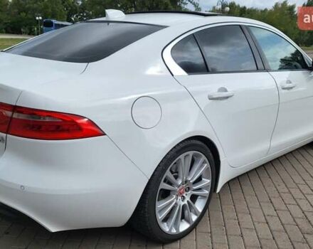 Белый Ягуар XE, объемом двигателя 3 л и пробегом 132 тыс. км за 12900 $, фото 6 на Automoto.ua