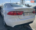 Белый Ягуар XE, объемом двигателя 2 л и пробегом 120 тыс. км за 13400 $, фото 3 на Automoto.ua