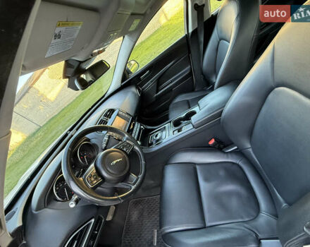 Білий Ягуар XE, об'ємом двигуна 2 л та пробігом 155 тис. км за 12500 $, фото 16 на Automoto.ua