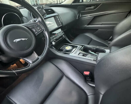 Белый Ягуар XE, объемом двигателя 2 л и пробегом 100 тыс. км за 15500 $, фото 20 на Automoto.ua