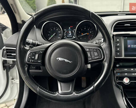 Белый Ягуар XE, объемом двигателя 2 л и пробегом 137 тыс. км за 16950 $, фото 65 на Automoto.ua