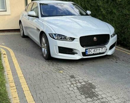 Белый Ягуар XE, объемом двигателя 2 л и пробегом 136 тыс. км за 15450 $, фото 4 на Automoto.ua