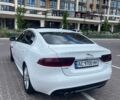 Белый Ягуар XE, объемом двигателя 2 л и пробегом 57 тыс. км за 11950 $, фото 2 на Automoto.ua
