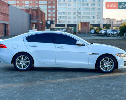 Белый Ягуар XE, объемом двигателя 2 л и пробегом 158 тыс. км за 13999 $, фото 7 на Automoto.ua