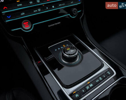 Белый Ягуар XE, объемом двигателя 2 л и пробегом 57 тыс. км за 14500 $, фото 13 на Automoto.ua