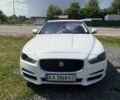 Белый Ягуар XE, объемом двигателя 2 л и пробегом 93 тыс. км за 11200 $, фото 1 на Automoto.ua