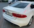 Белый Ягуар XE, объемом двигателя 2 л и пробегом 86 тыс. км за 11399 $, фото 3 на Automoto.ua