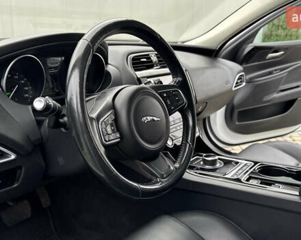 Белый Ягуар XE, объемом двигателя 2 л и пробегом 137 тыс. км за 16950 $, фото 48 на Automoto.ua