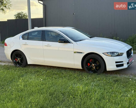 Білий Ягуар XE, об'ємом двигуна 2 л та пробігом 155 тис. км за 12500 $, фото 7 на Automoto.ua