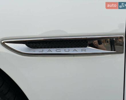 Белый Ягуар XE, объемом двигателя 2 л и пробегом 133 тыс. км за 14800 $, фото 21 на Automoto.ua