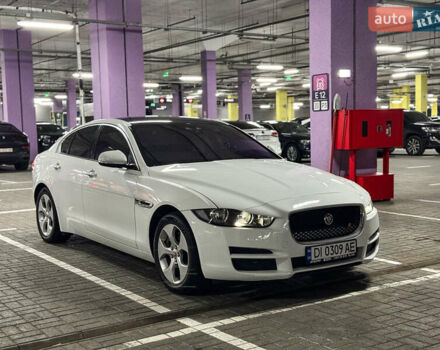 Белый Ягуар XE, объемом двигателя 2 л и пробегом 57 тыс. км за 14500 $, фото 7 на Automoto.ua