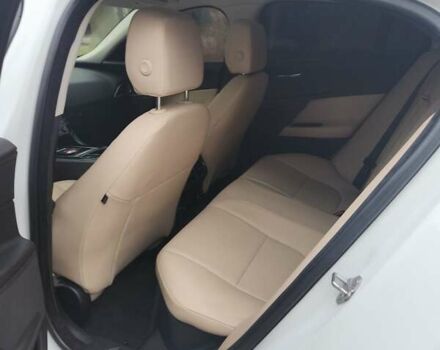 Белый Ягуар XE, объемом двигателя 2 л и пробегом 158 тыс. км за 15800 $, фото 6 на Automoto.ua