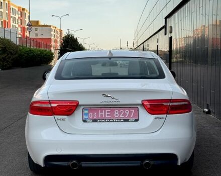 Белый Ягуар XE, объемом двигателя 2 л и пробегом 150 тыс. км за 9900 $, фото 6 на Automoto.ua