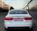 Белый Ягуар XE, объемом двигателя 2 л и пробегом 150 тыс. км за 9900 $, фото 6 на Automoto.ua