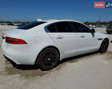 Белый Ягуар XE, объемом двигателя 2 л и пробегом 173 тыс. км за 2100 $, фото 3 на Automoto.ua