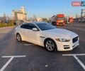 Белый Ягуар XE, объемом двигателя 2 л и пробегом 125 тыс. км за 12500 $, фото 1 на Automoto.ua