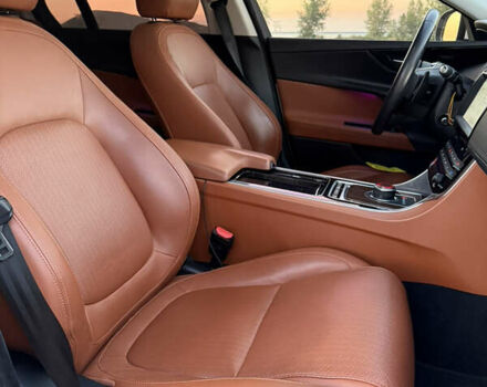 Белый Ягуар XE, объемом двигателя 3 л и пробегом 90 тыс. км за 24500 $, фото 9 на Automoto.ua