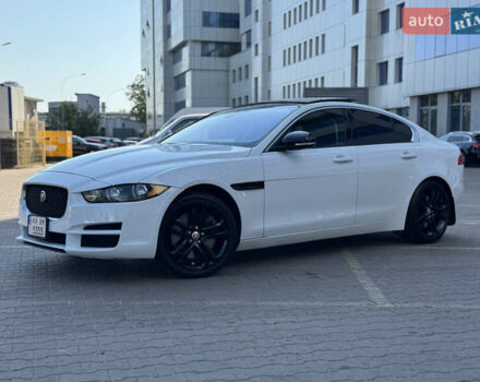 Білий Ягуар XE, об'ємом двигуна 3 л та пробігом 100 тис. км за 18000 $, фото 5 на Automoto.ua