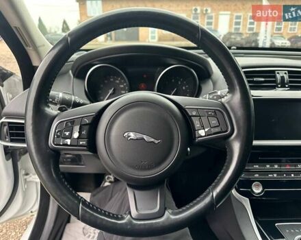 Белый Ягуар XE, объемом двигателя 0 л и пробегом 89 тыс. км за 11300 $, фото 25 на Automoto.ua