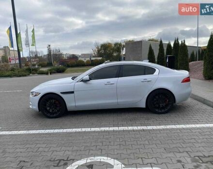 Белый Ягуар XE, объемом двигателя 3 л и пробегом 88 тыс. км за 25666 $, фото 2 на Automoto.ua