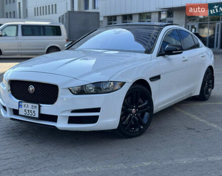 Білий Ягуар XE, об'ємом двигуна 3 л та пробігом 100 тис. км за 18000 $, фото 4 на Automoto.ua