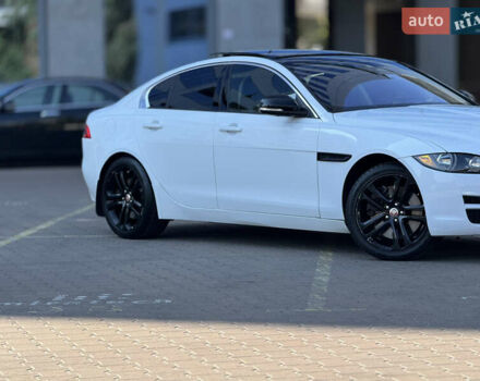 Білий Ягуар XE, об'ємом двигуна 3 л та пробігом 100 тис. км за 18000 $, фото 13 на Automoto.ua