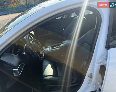 Ягуар XE 2017 в Ровно на Automoto.ua Белый Ягуар XE, объемом двигателя 2 л и пробегом 155 тыс. км за 11500 $, фото 17 на Automoto.ua