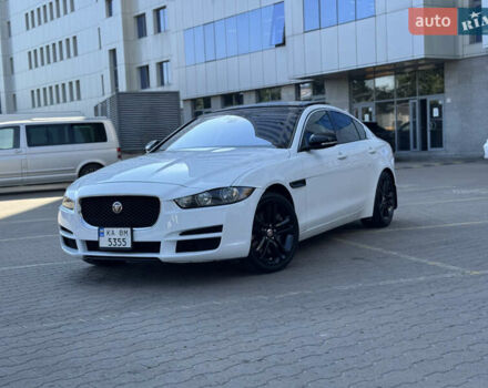 Білий Ягуар XE, об'ємом двигуна 3 л та пробігом 100 тис. км за 18000 $, фото 3 на Automoto.ua