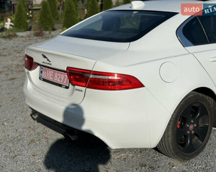 Ягуар XE 2017 в Ровно на Automoto.ua Белый Ягуар XE, объемом двигателя 2 л и пробегом 155 тыс. км за 11500 $, фото 5 на Automoto.ua