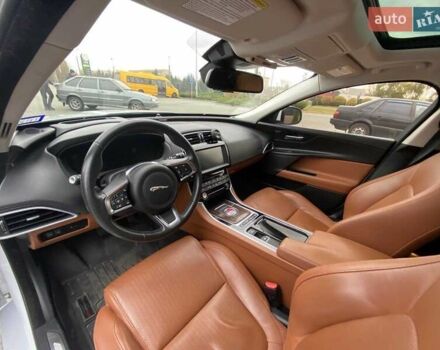 Белый Ягуар XE, объемом двигателя 3 л и пробегом 88 тыс. км за 25666 $, фото 32 на Automoto.ua