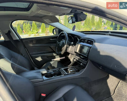Ягуар XE 2017 в Ровно на Automoto.ua Белый Ягуар XE, объемом двигателя 2 л и пробегом 155 тыс. км за 11500 $, фото 14 на Automoto.ua