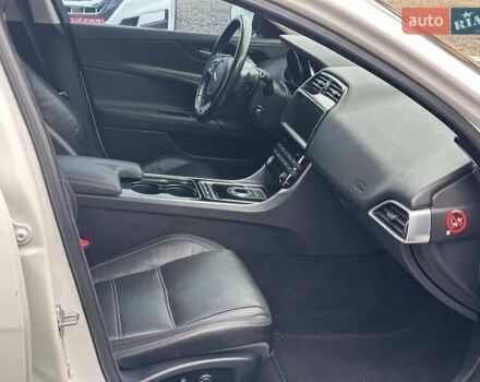 Білий Ягуар XE, об'ємом двигуна 0 л та пробігом 89 тис. км за 11300 $, фото 32 на Automoto.ua