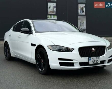 Белый Ягуар XE, объемом двигателя 3 л и пробегом 101 тыс. км за 14900 $, фото 6 на Automoto.ua