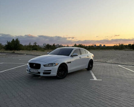 Белый Ягуар XE, объемом двигателя 3 л и пробегом 90 тыс. км за 24500 $, фото 2 на Automoto.ua